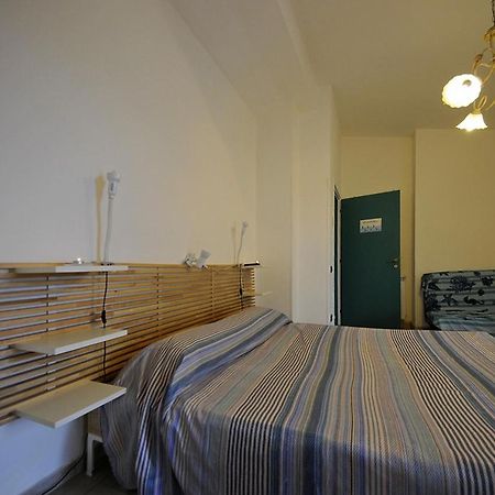 A La Vue Chambre Bagno Condiviso Shared Both2Piano No Lift No Navetta A Pagamento Aria Condizionata Ed Extra Bed 3 Minuti A Piedi Da Bus Per Fiera Di Roma Fiumicino Exterior foto