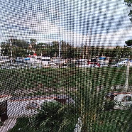 A La Vue Chambre Bagno Condiviso Shared Both2Piano No Lift No Navetta A Pagamento Aria Condizionata Ed Extra Bed 3 Minuti A Piedi Da Bus Per Fiera Di Roma Fiumicino Exterior foto