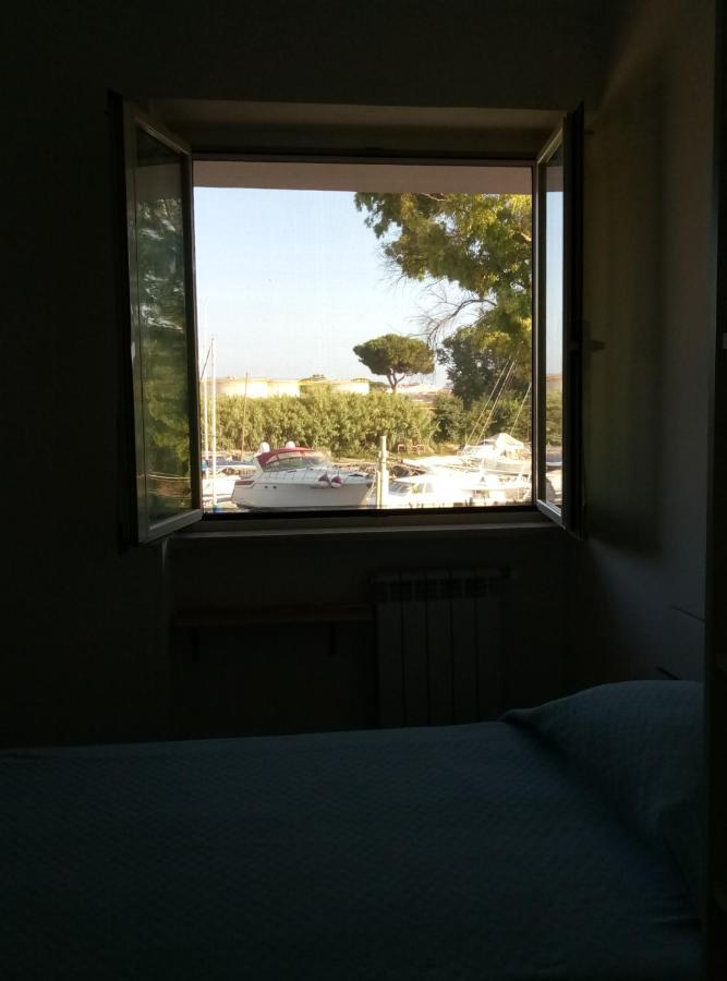 A La Vue Chambre Bagno Condiviso Shared Both2Piano No Lift No Navetta A Pagamento Aria Condizionata Ed Extra Bed 3 Minuti A Piedi Da Bus Per Fiera Di Roma Fiumicino Exterior foto