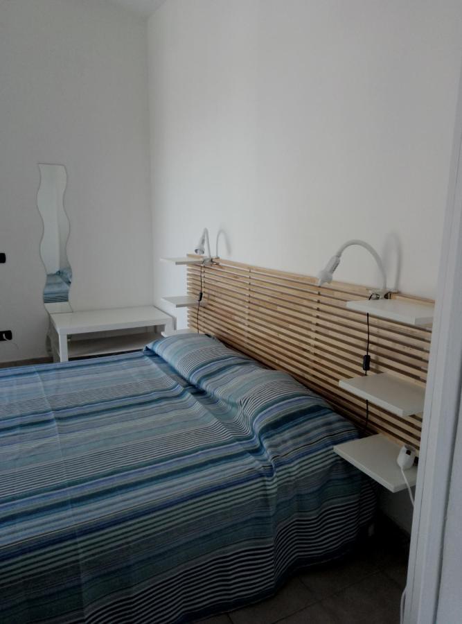 A La Vue Chambre Bagno Condiviso Shared Both2Piano No Lift No Navetta A Pagamento Aria Condizionata Ed Extra Bed 3 Minuti A Piedi Da Bus Per Fiera Di Roma Fiumicino Exterior foto