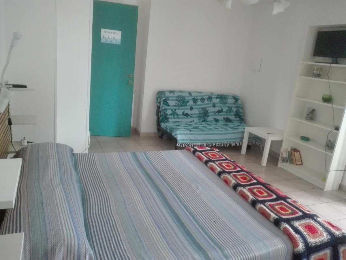 A La Vue Chambre Bagno Condiviso Shared Both2Piano No Lift No Navetta A Pagamento Aria Condizionata Ed Extra Bed 3 Minuti A Piedi Da Bus Per Fiera Di Roma Fiumicino Exterior foto