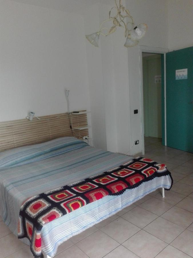 A La Vue Chambre Bagno Condiviso Shared Both2Piano No Lift No Navetta A Pagamento Aria Condizionata Ed Extra Bed 3 Minuti A Piedi Da Bus Per Fiera Di Roma Fiumicino Exterior foto