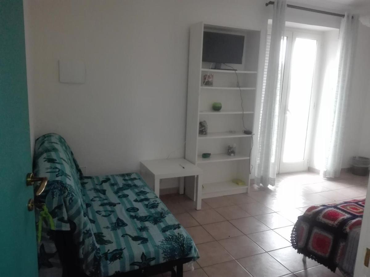 A La Vue Chambre Bagno Condiviso Shared Both2Piano No Lift No Navetta A Pagamento Aria Condizionata Ed Extra Bed 3 Minuti A Piedi Da Bus Per Fiera Di Roma Fiumicino Exterior foto