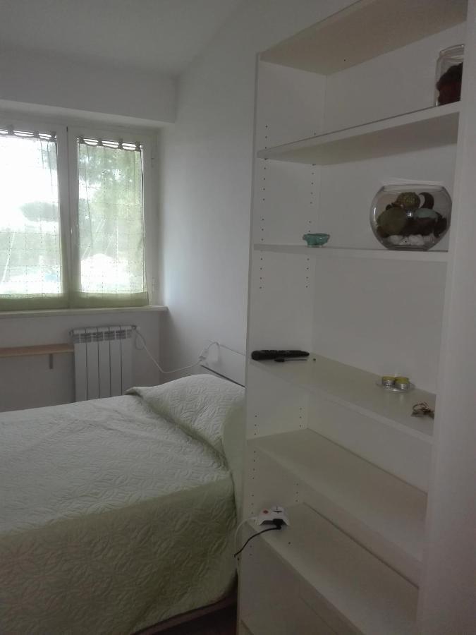 A La Vue Chambre Bagno Condiviso Shared Both2Piano No Lift No Navetta A Pagamento Aria Condizionata Ed Extra Bed 3 Minuti A Piedi Da Bus Per Fiera Di Roma Fiumicino Exterior foto