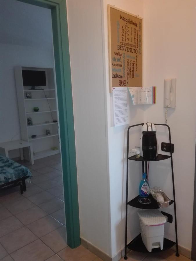 A La Vue Chambre Bagno Condiviso Shared Both2Piano No Lift No Navetta A Pagamento Aria Condizionata Ed Extra Bed 3 Minuti A Piedi Da Bus Per Fiera Di Roma Fiumicino Exterior foto