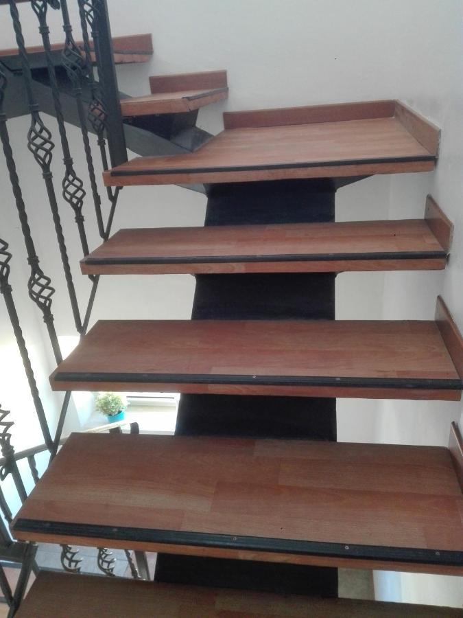 A La Vue Chambre Bagno Condiviso Shared Both2Piano No Lift No Navetta A Pagamento Aria Condizionata Ed Extra Bed 3 Minuti A Piedi Da Bus Per Fiera Di Roma Fiumicino Exterior foto