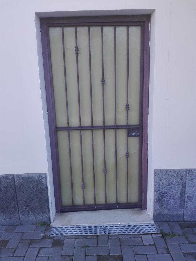 A La Vue Chambre Bagno Condiviso Shared Both2Piano No Lift No Navetta A Pagamento Aria Condizionata Ed Extra Bed 3 Minuti A Piedi Da Bus Per Fiera Di Roma Fiumicino Exterior foto