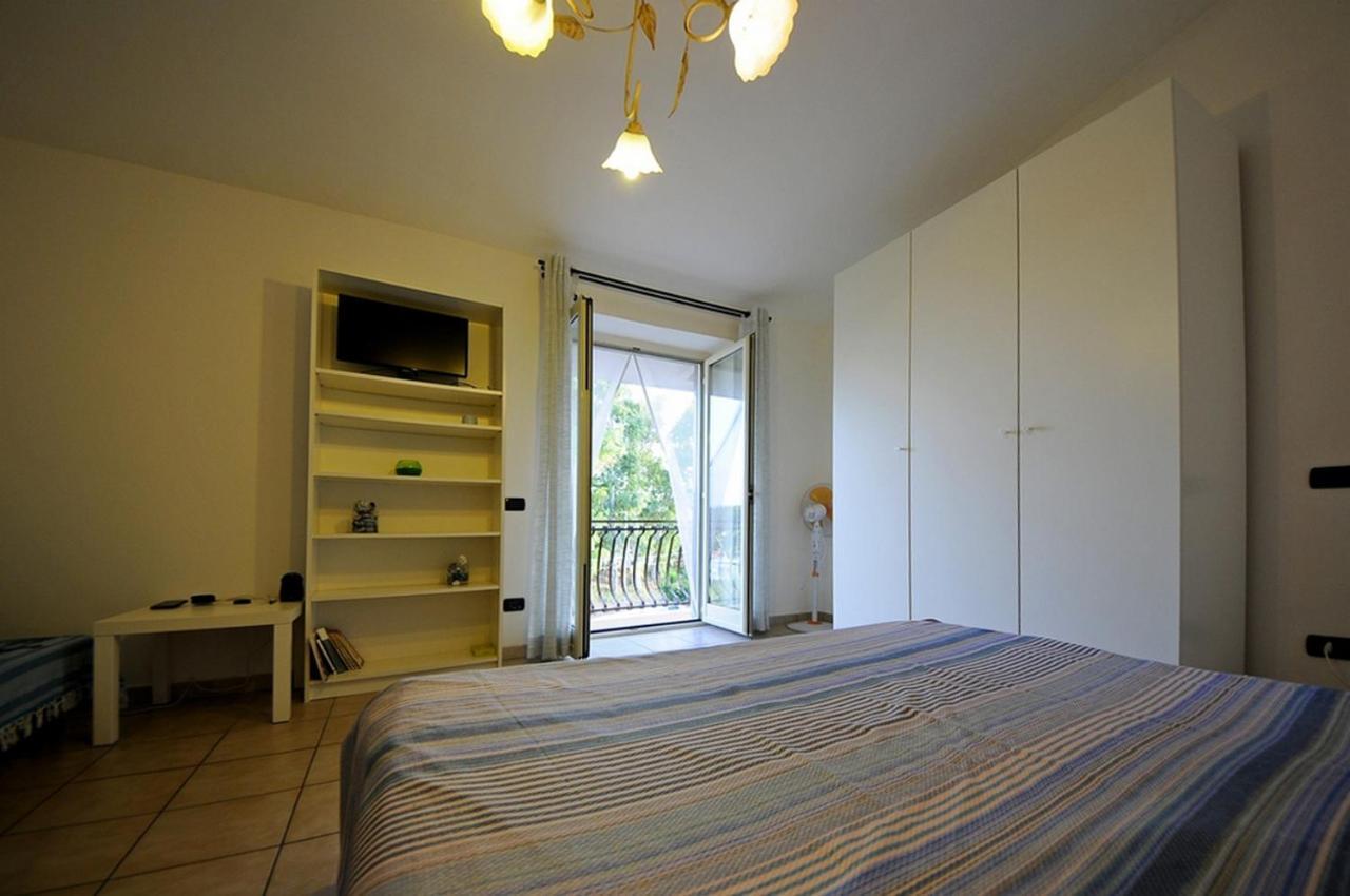A La Vue Chambre Bagno Condiviso Shared Both2Piano No Lift No Navetta A Pagamento Aria Condizionata Ed Extra Bed 3 Minuti A Piedi Da Bus Per Fiera Di Roma Fiumicino Exterior foto