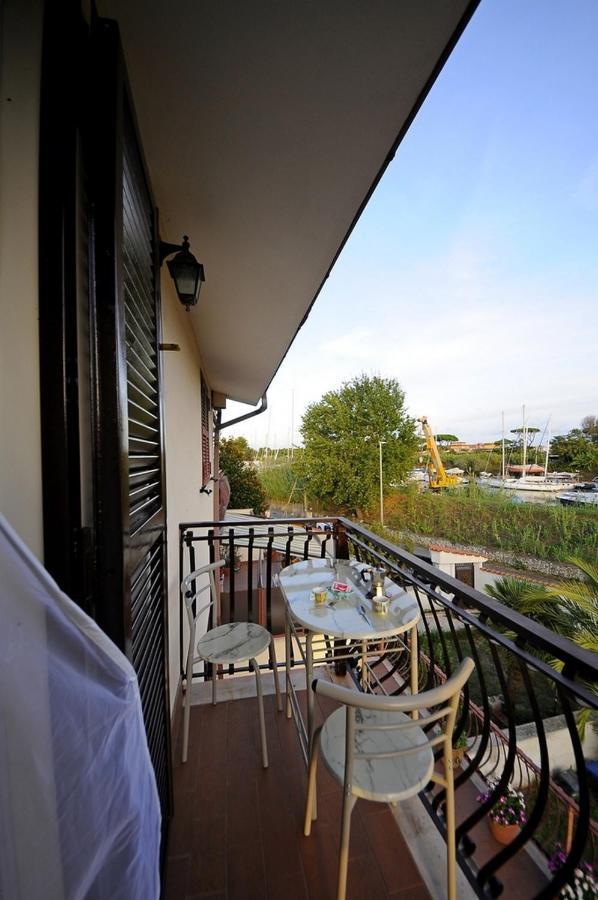 A La Vue Chambre Bagno Condiviso Shared Both2Piano No Lift No Navetta A Pagamento Aria Condizionata Ed Extra Bed 3 Minuti A Piedi Da Bus Per Fiera Di Roma Fiumicino Exterior foto
