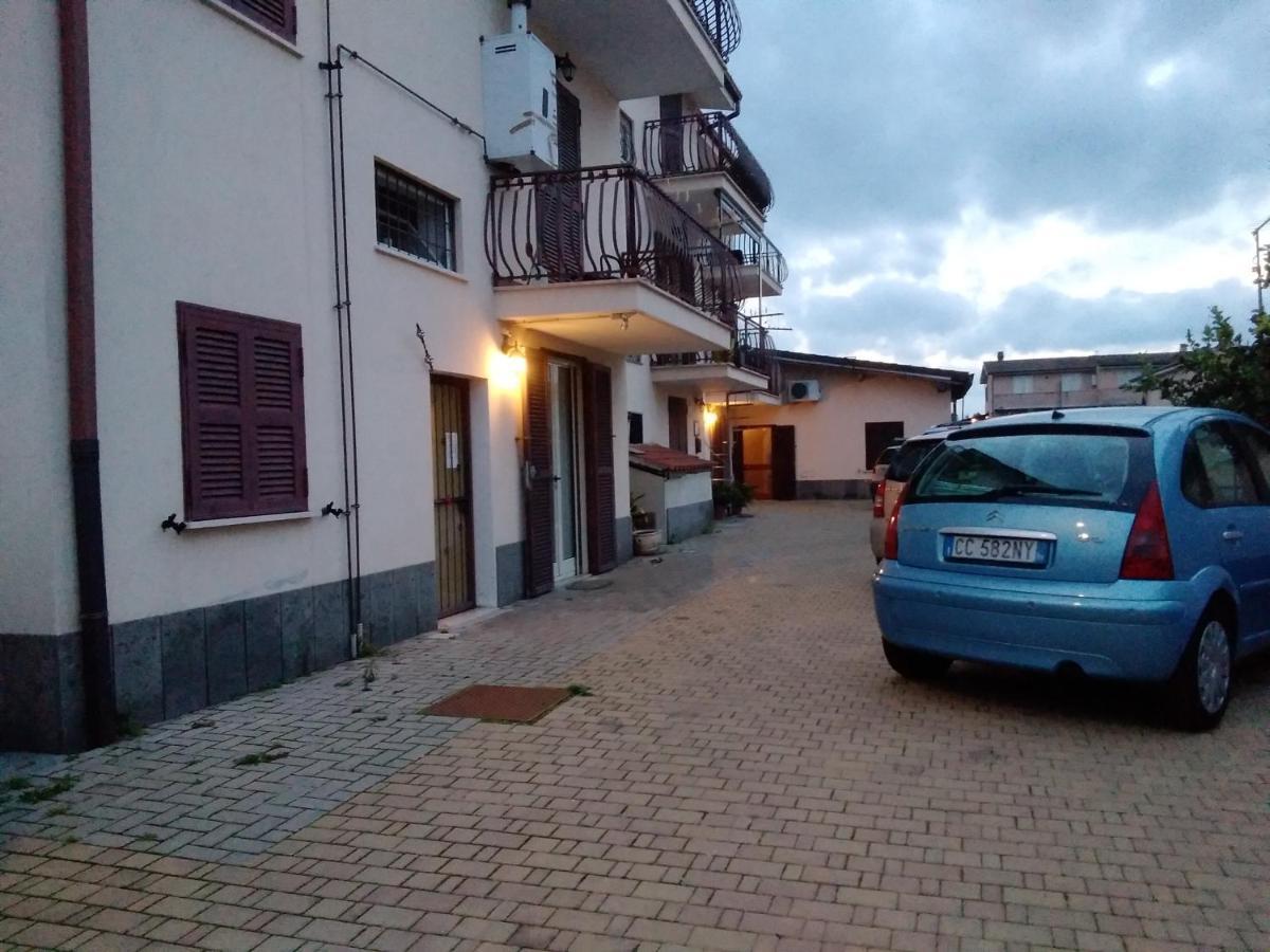 A La Vue Chambre Bagno Condiviso Shared Both2Piano No Lift No Navetta A Pagamento Aria Condizionata Ed Extra Bed 3 Minuti A Piedi Da Bus Per Fiera Di Roma Fiumicino Exterior foto
